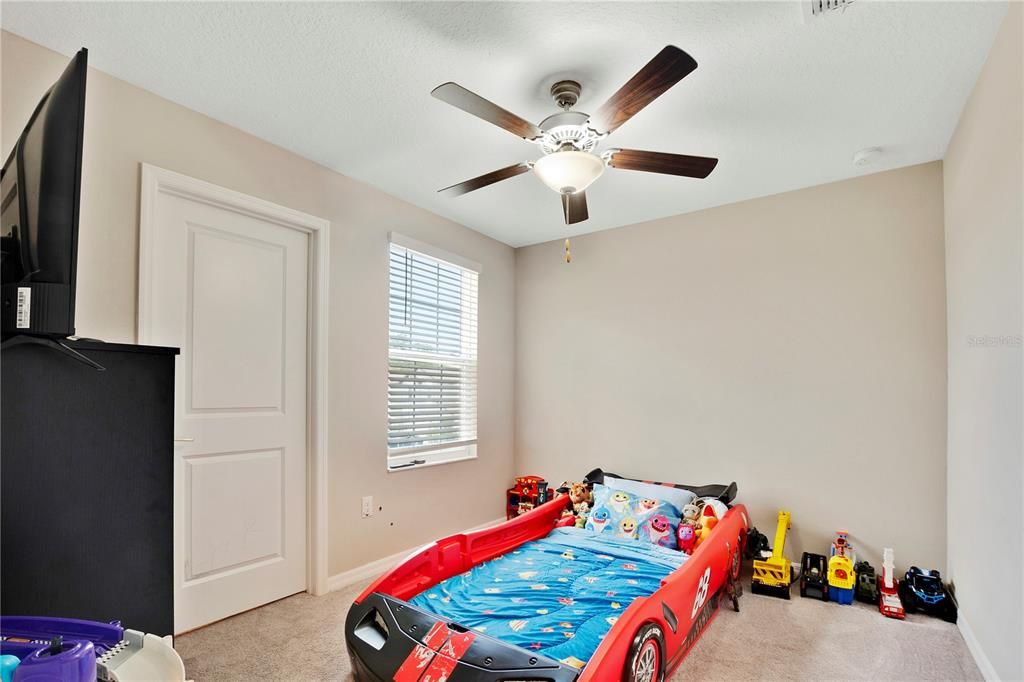 Под контрактом: $334,000 (5 спален, 2 ванн, 2215 Квадратных фут)