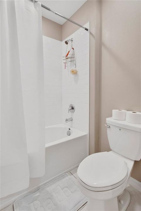 Под контрактом: $334,000 (5 спален, 2 ванн, 2215 Квадратных фут)