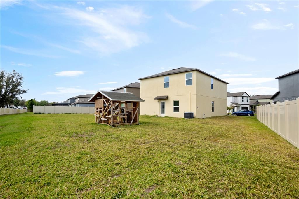 Под контрактом: $334,000 (5 спален, 2 ванн, 2215 Квадратных фут)