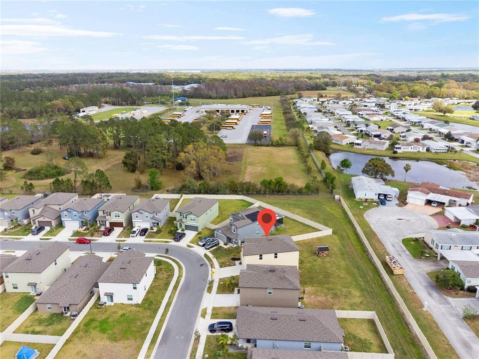 Под контрактом: $334,000 (5 спален, 2 ванн, 2215 Квадратных фут)