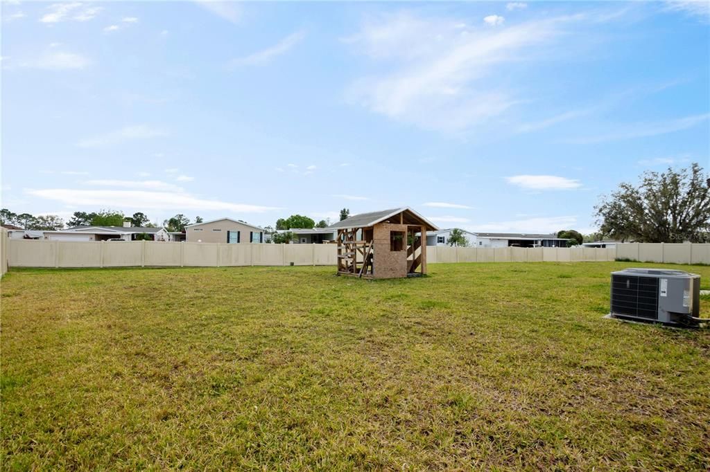 Под контрактом: $334,000 (5 спален, 2 ванн, 2215 Квадратных фут)