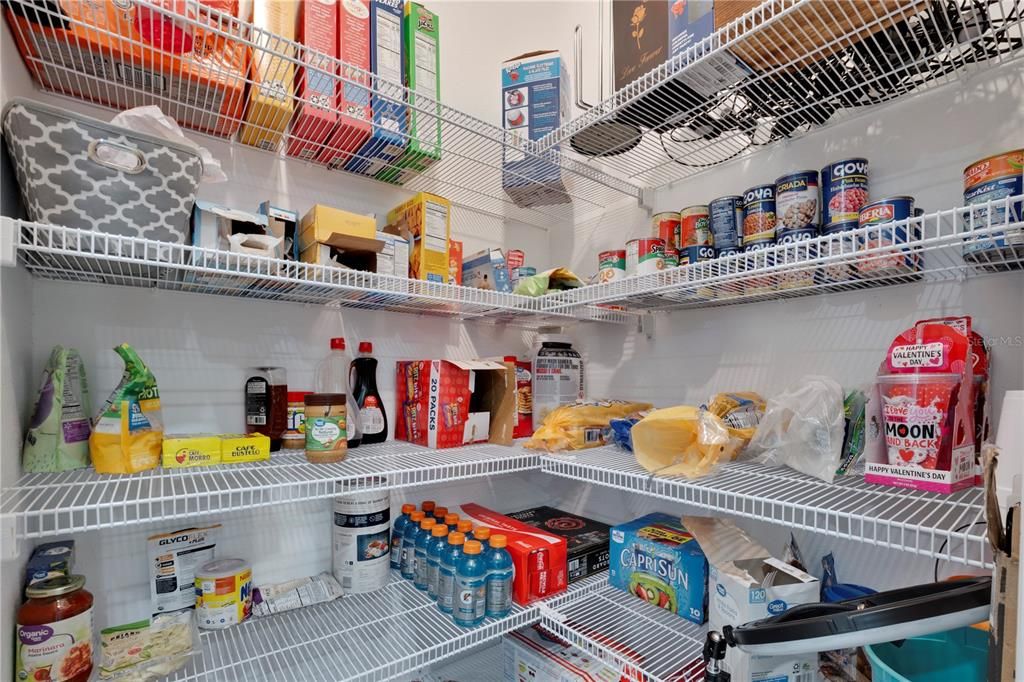 Под контрактом: $334,000 (5 спален, 2 ванн, 2215 Квадратных фут)