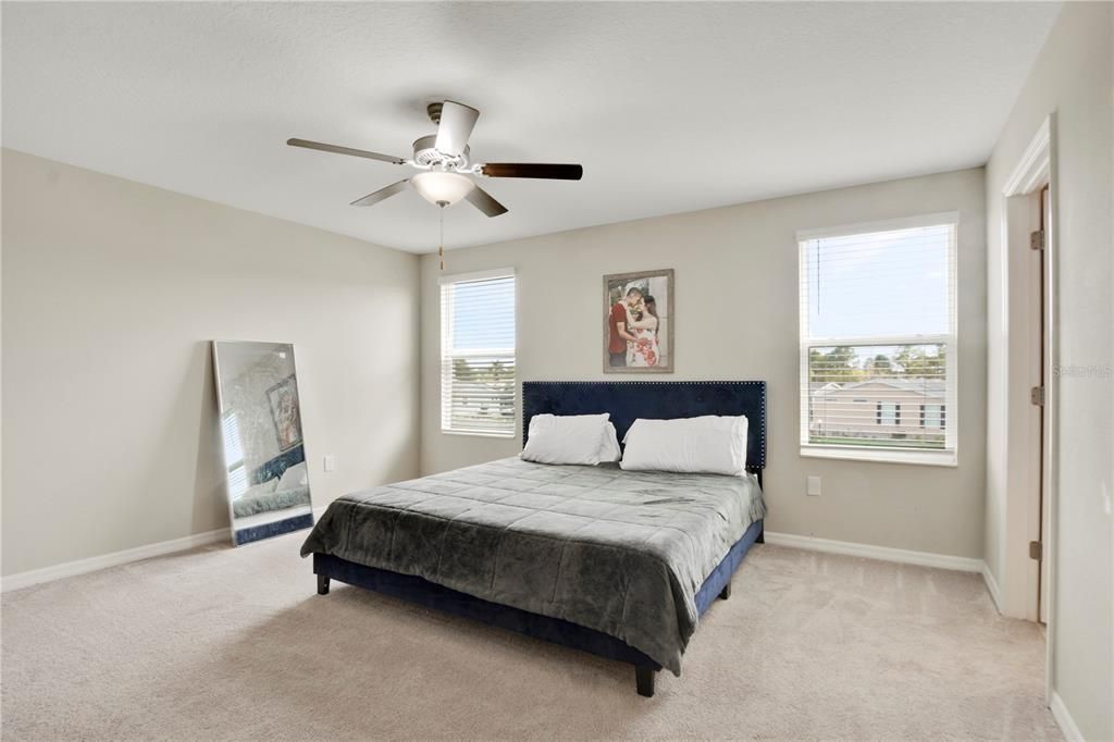 Под контрактом: $334,000 (5 спален, 2 ванн, 2215 Квадратных фут)