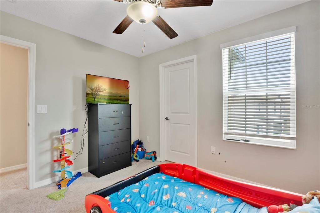 Под контрактом: $334,000 (5 спален, 2 ванн, 2215 Квадратных фут)