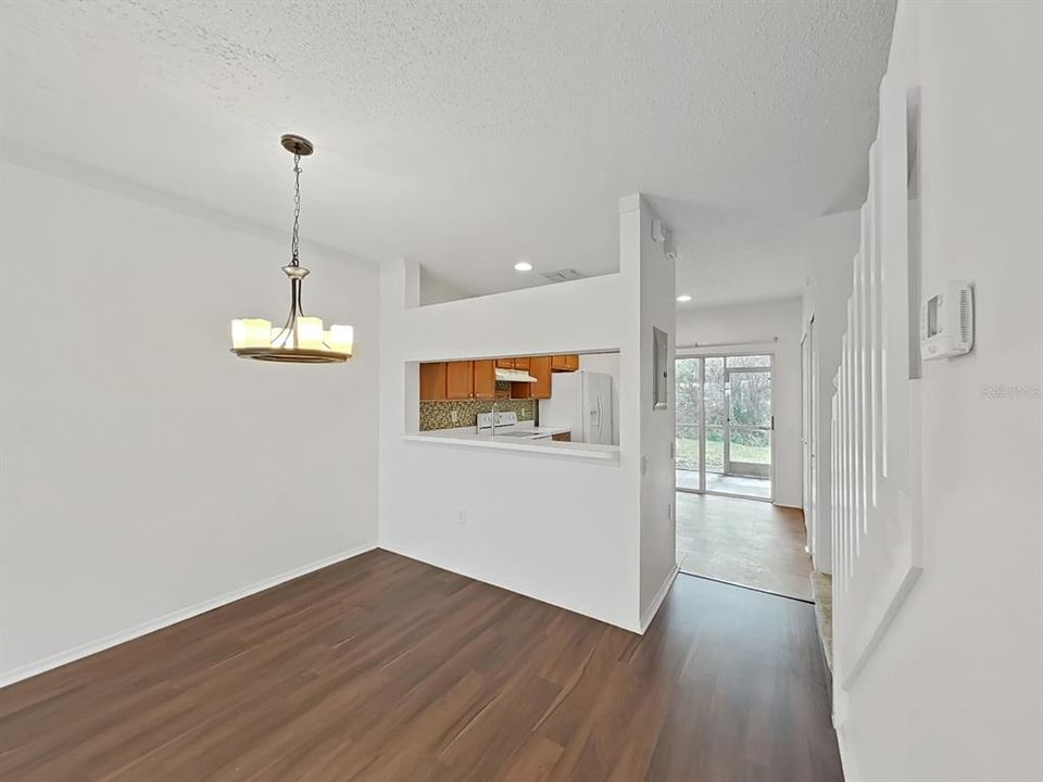 Active With Contract: $199,000 (2 beds, 2 baths, 1184 Square Feet)