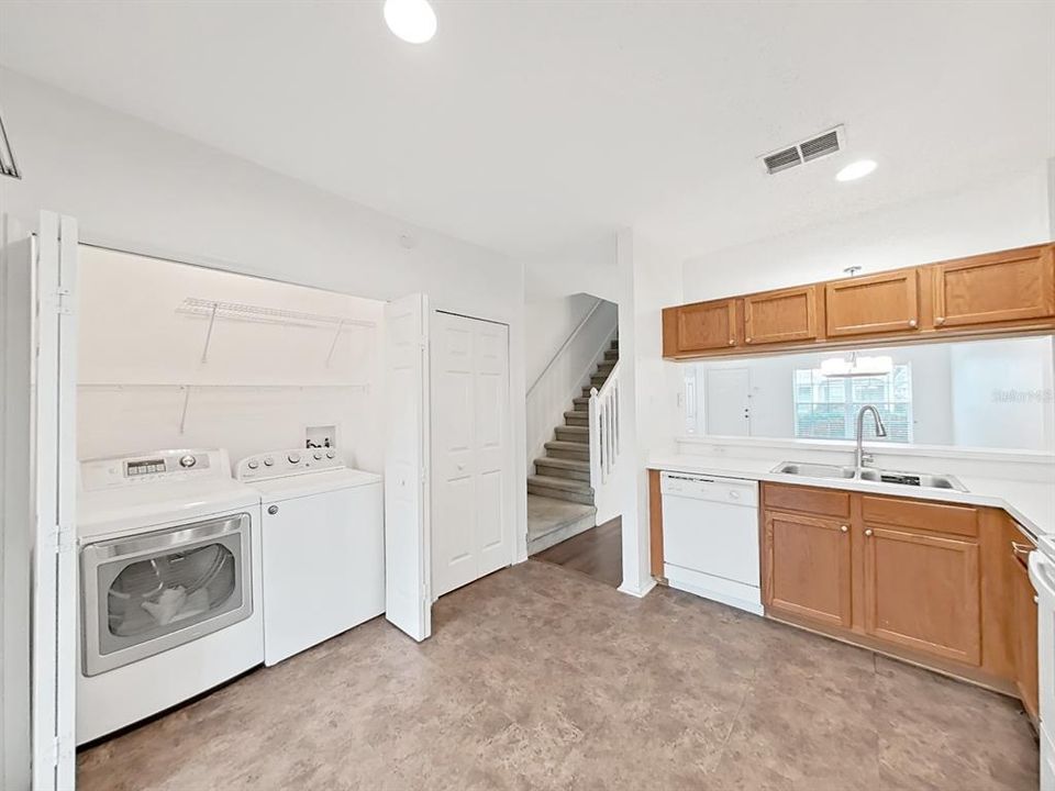 Active With Contract: $199,000 (2 beds, 2 baths, 1184 Square Feet)