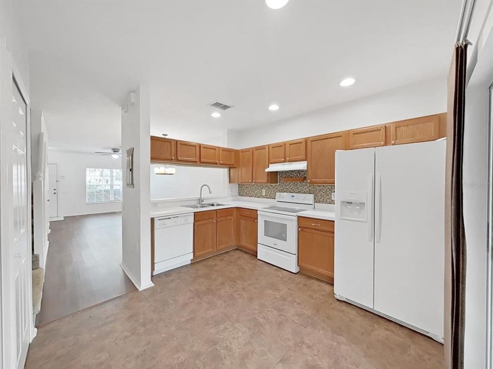 Active With Contract: $199,000 (2 beds, 2 baths, 1184 Square Feet)