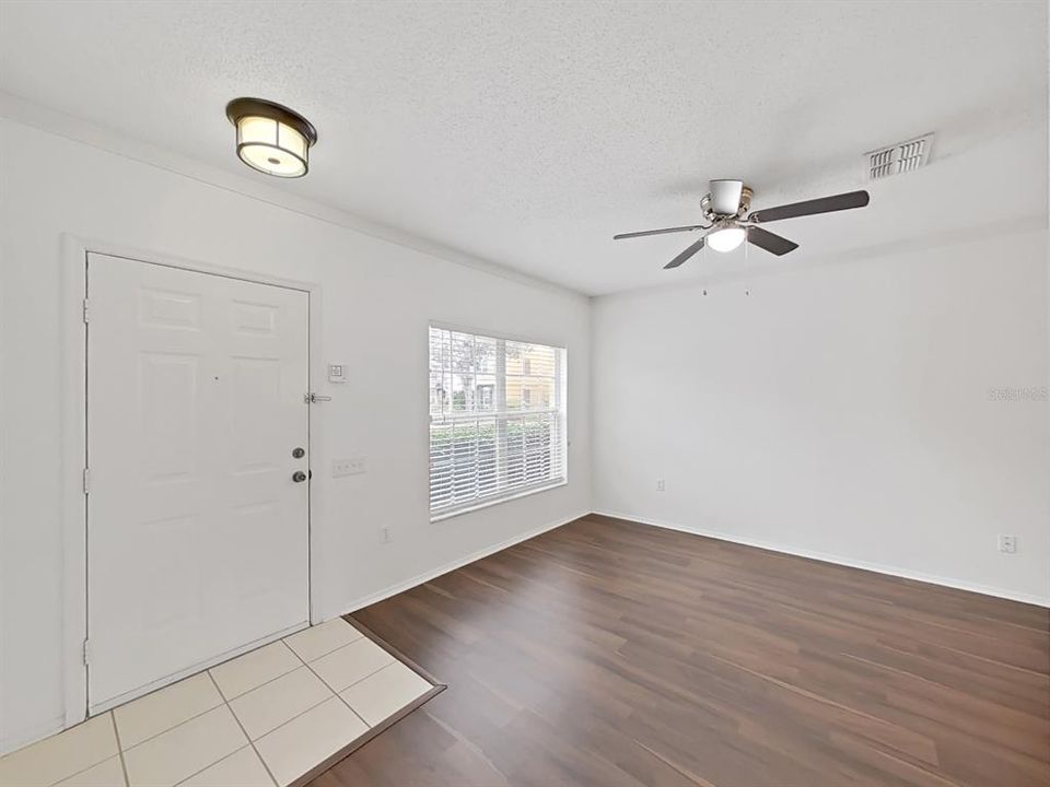 Active With Contract: $199,000 (2 beds, 2 baths, 1184 Square Feet)