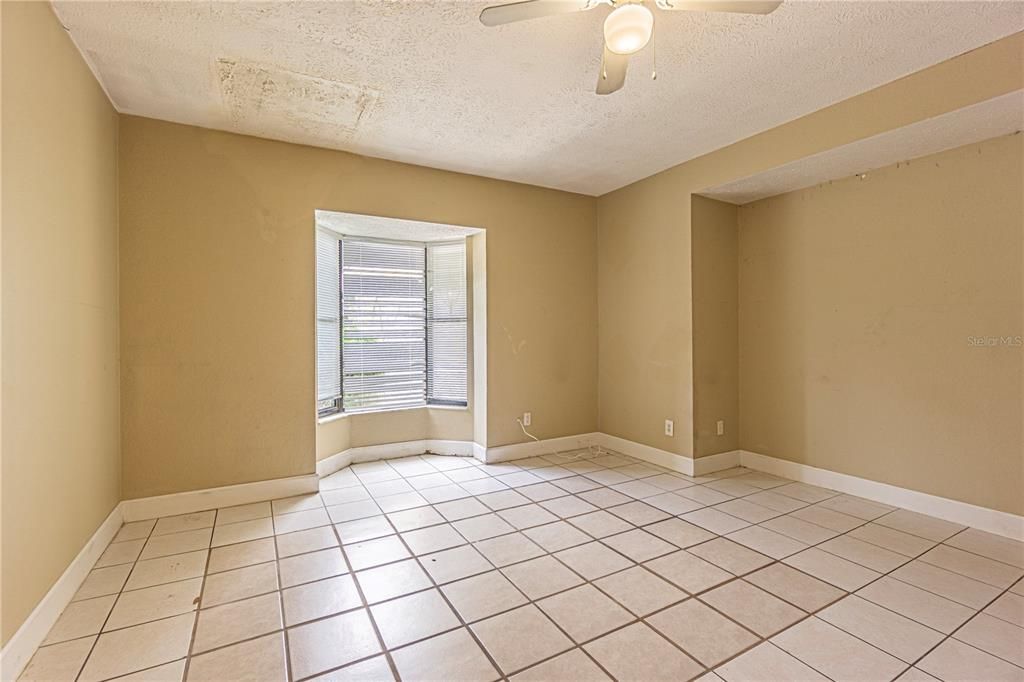 For Rent: $5,495 (5 beds, 3 baths, 4142 Square Feet)