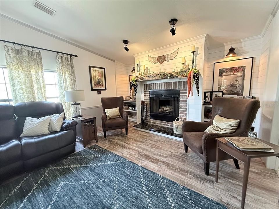 Active With Contract: $208,550 (2 beds, 2 baths, 1586 Square Feet)