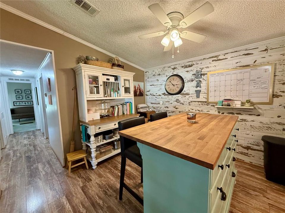 Active With Contract: $208,550 (2 beds, 2 baths, 1586 Square Feet)