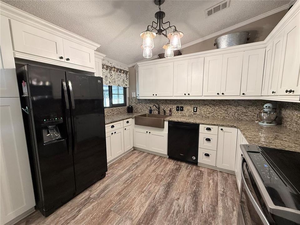 Active With Contract: $208,550 (2 beds, 2 baths, 1586 Square Feet)