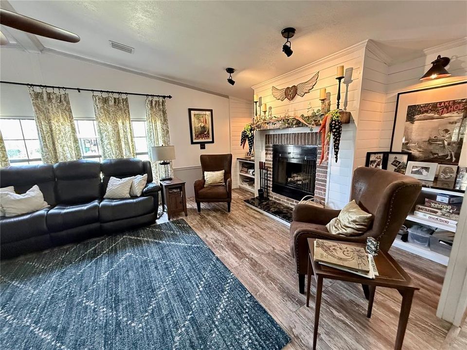 Active With Contract: $208,550 (2 beds, 2 baths, 1586 Square Feet)
