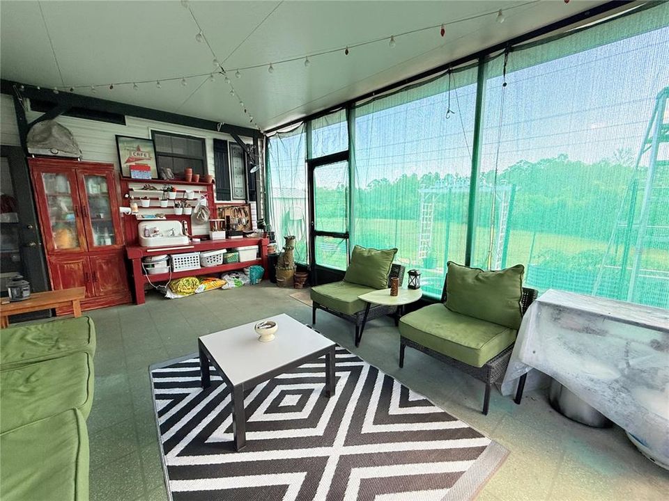 Active With Contract: $208,550 (2 beds, 2 baths, 1586 Square Feet)