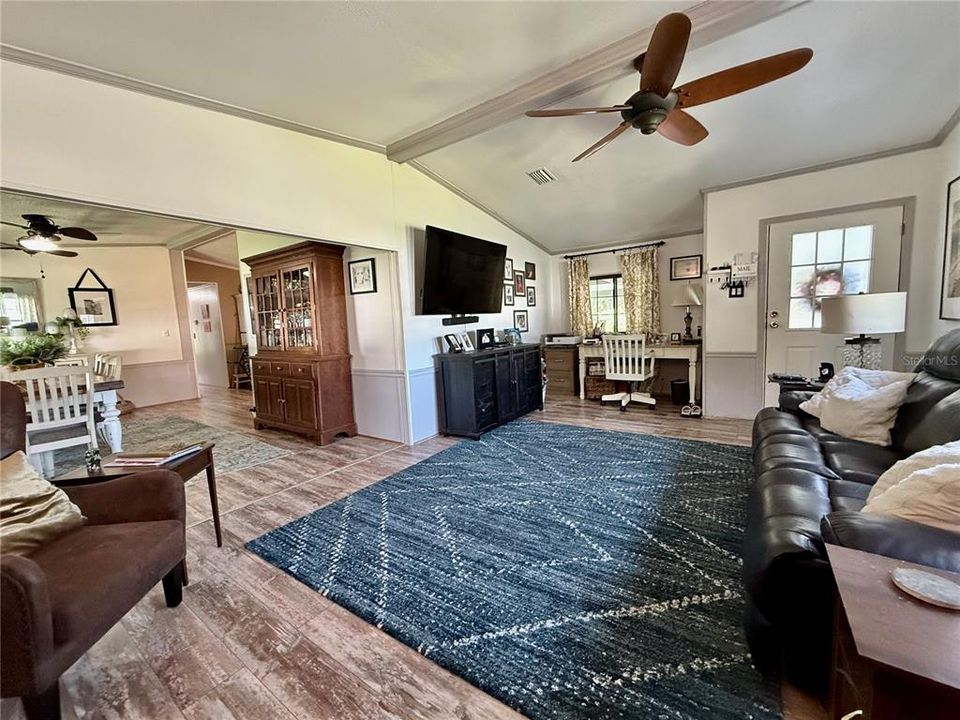 Active With Contract: $208,550 (2 beds, 2 baths, 1586 Square Feet)