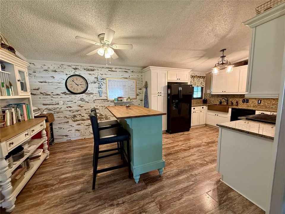 Active With Contract: $208,550 (2 beds, 2 baths, 1586 Square Feet)