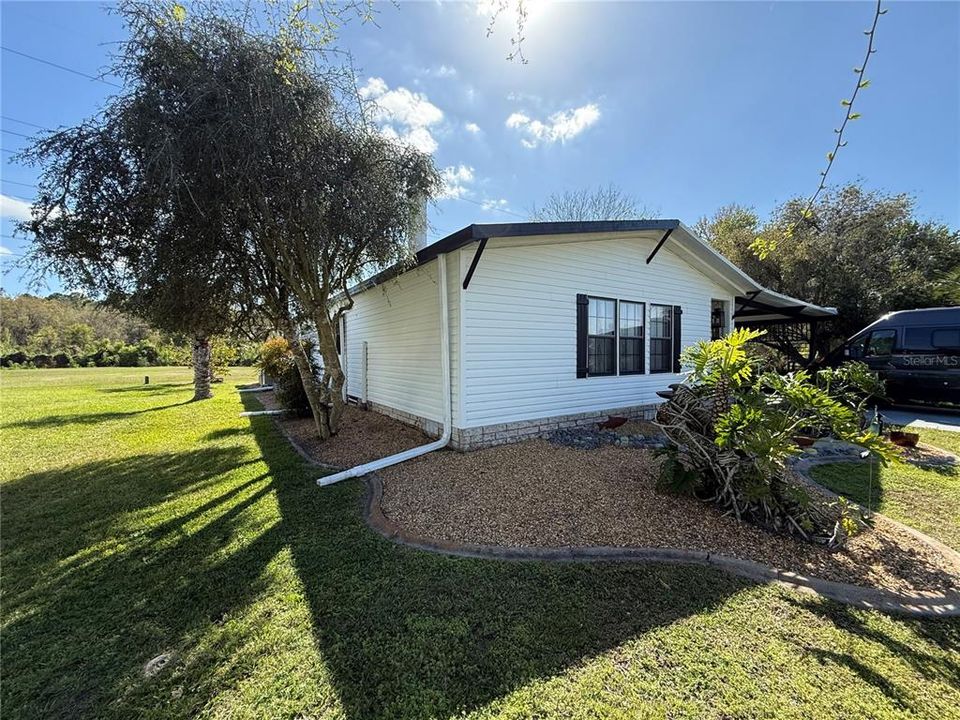 Active With Contract: $208,550 (2 beds, 2 baths, 1586 Square Feet)