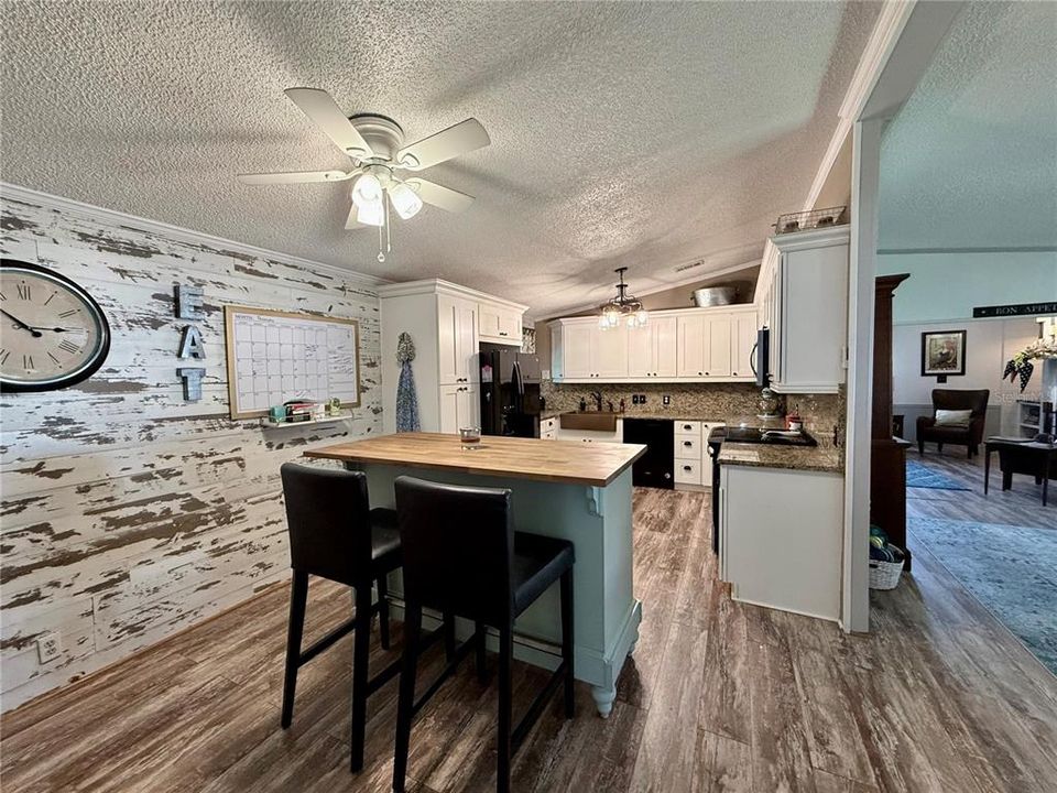 Active With Contract: $208,550 (2 beds, 2 baths, 1586 Square Feet)