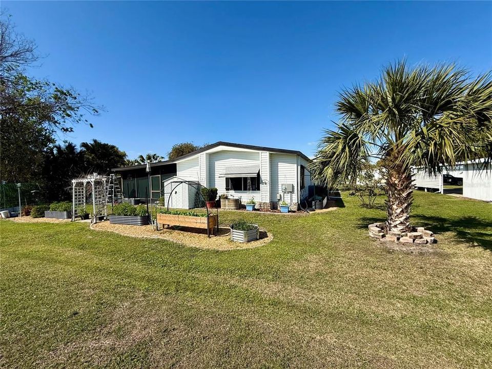 Active With Contract: $208,550 (2 beds, 2 baths, 1586 Square Feet)