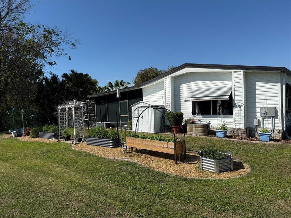 Active With Contract: $208,550 (2 beds, 2 baths, 1586 Square Feet)