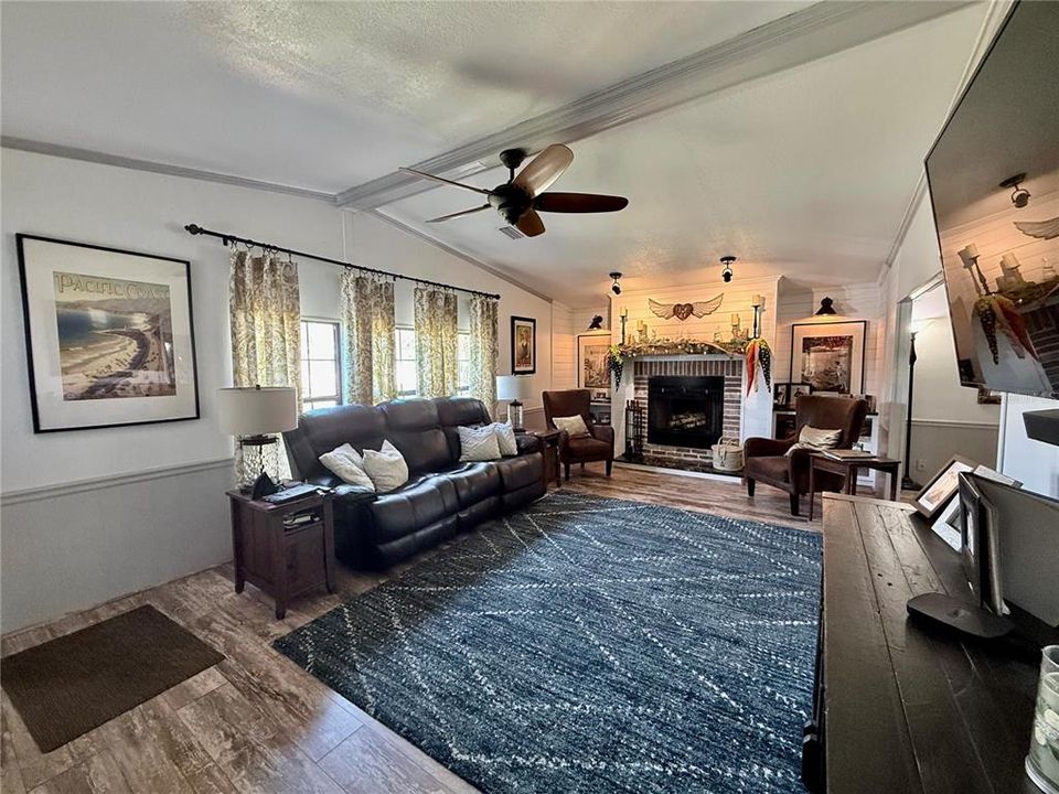 Active With Contract: $208,550 (2 beds, 2 baths, 1586 Square Feet)