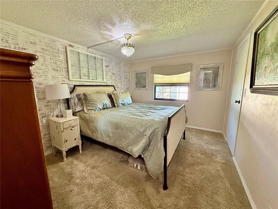 Active With Contract: $208,550 (2 beds, 2 baths, 1586 Square Feet)