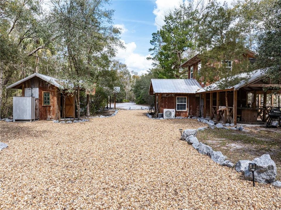 For Sale: $895,000 (1 beds, 1 baths, 400 Square Feet)