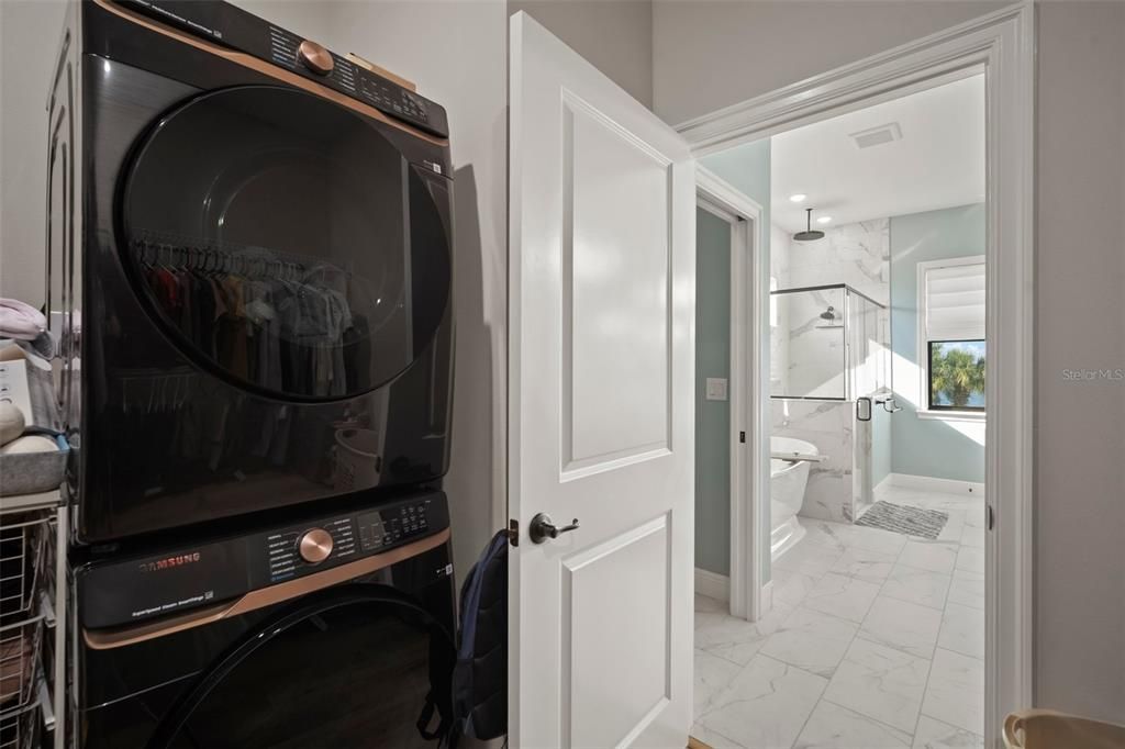 合同活跃: $999,995 (5 贝兹, 4 浴室, 3422 平方英尺)