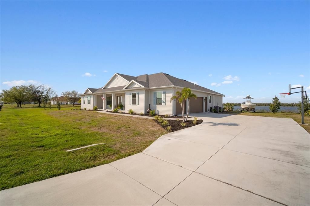 合同活跃: $999,995 (5 贝兹, 4 浴室, 3422 平方英尺)