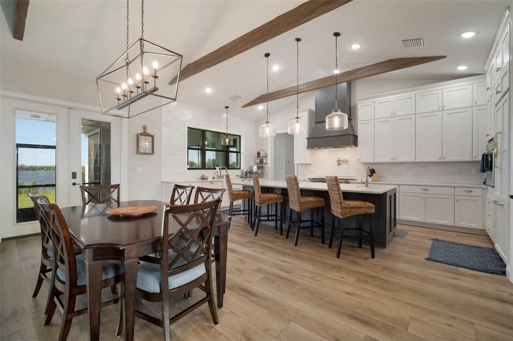 合同活跃: $999,995 (5 贝兹, 4 浴室, 3422 平方英尺)