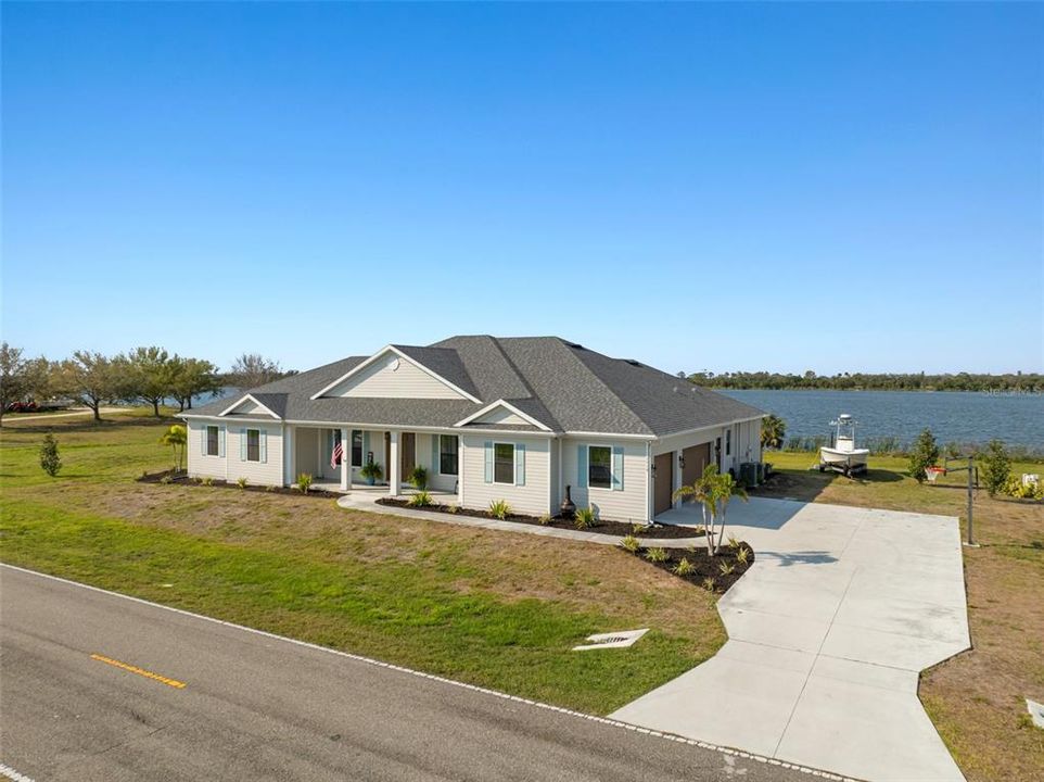 合同活跃: $999,995 (5 贝兹, 4 浴室, 3422 平方英尺)