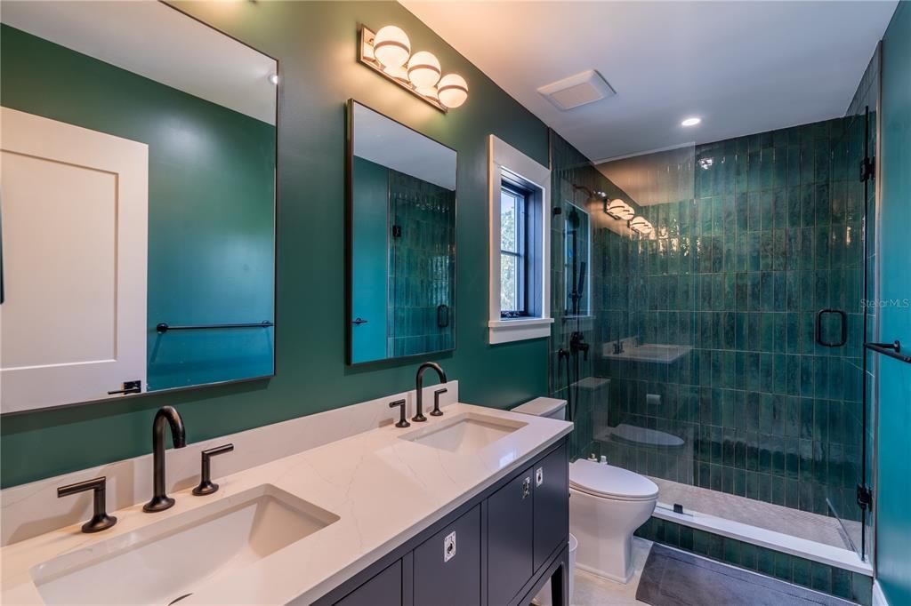 合同活跃: $1,397,000 (4 贝兹, 3 浴室, 3592 平方英尺)