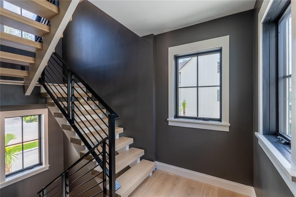 合同活跃: $1,397,000 (4 贝兹, 3 浴室, 3592 平方英尺)