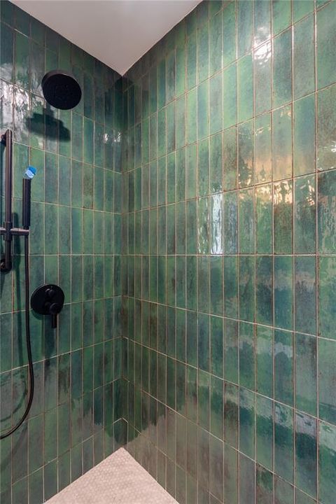 合同活跃: $1,397,000 (4 贝兹, 3 浴室, 3592 平方英尺)