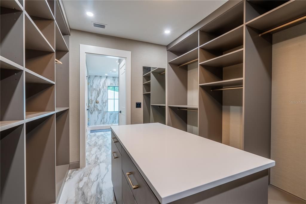 合同活跃: $1,397,000 (4 贝兹, 3 浴室, 3592 平方英尺)