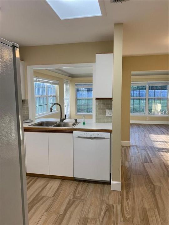 For Rent: $3,350 (4 beds, 3 baths, 2700 Square Feet)