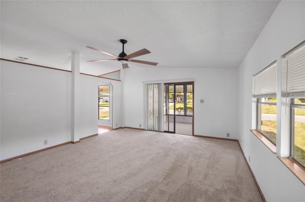 For Sale: $129,450 (2 beds, 2 baths, 1342 Square Feet)