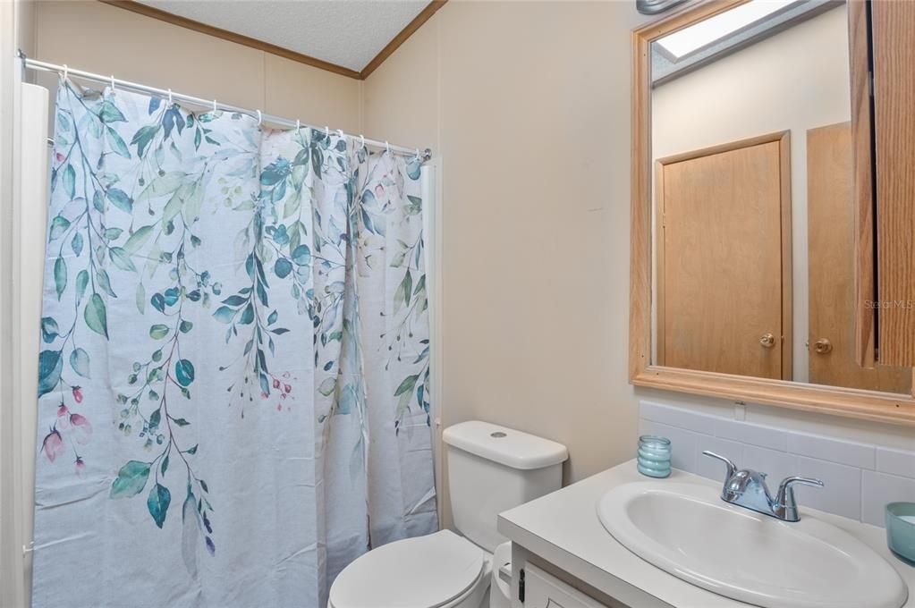 For Sale: $129,450 (2 beds, 2 baths, 1342 Square Feet)