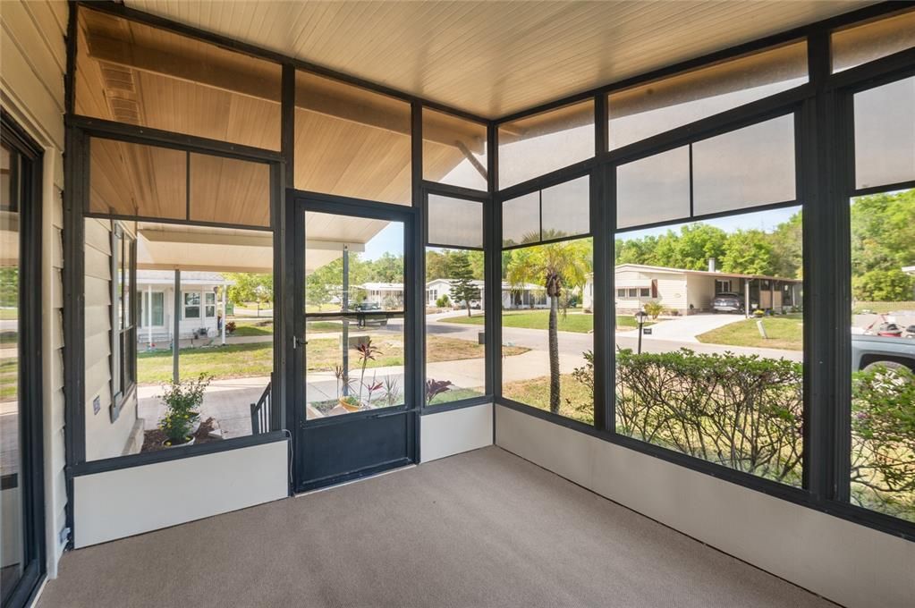 For Sale: $129,450 (2 beds, 2 baths, 1342 Square Feet)