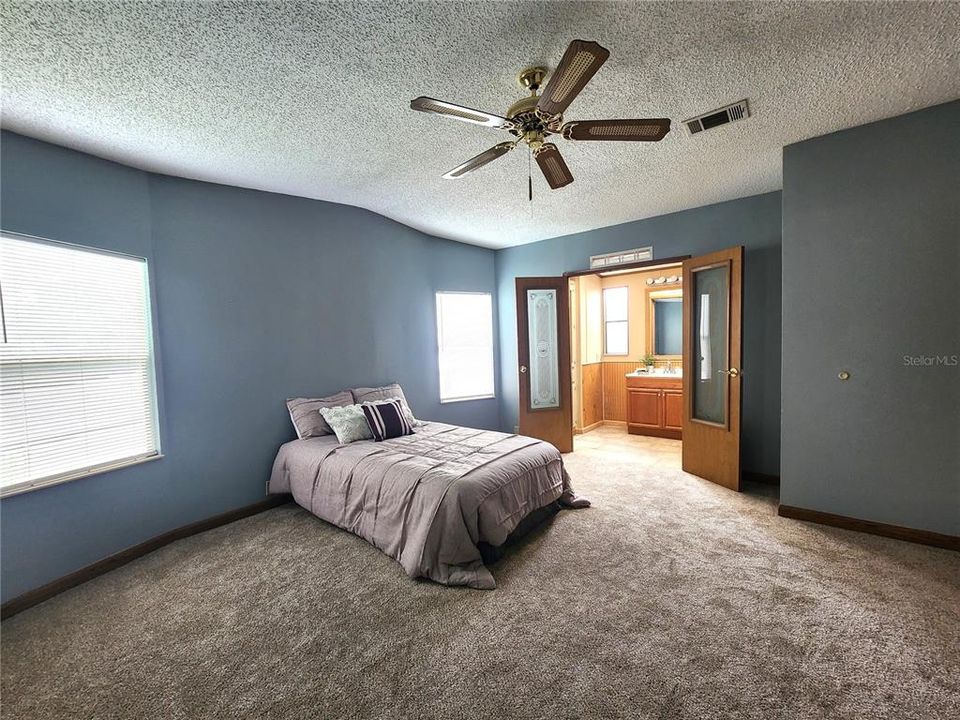For Sale: $129,450 (2 beds, 2 baths, 1342 Square Feet)