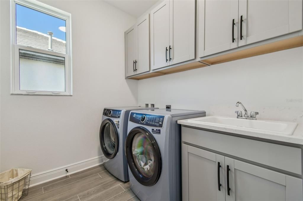 For Sale: $837,700 (3 beds, 2 baths, 2333 Square Feet)