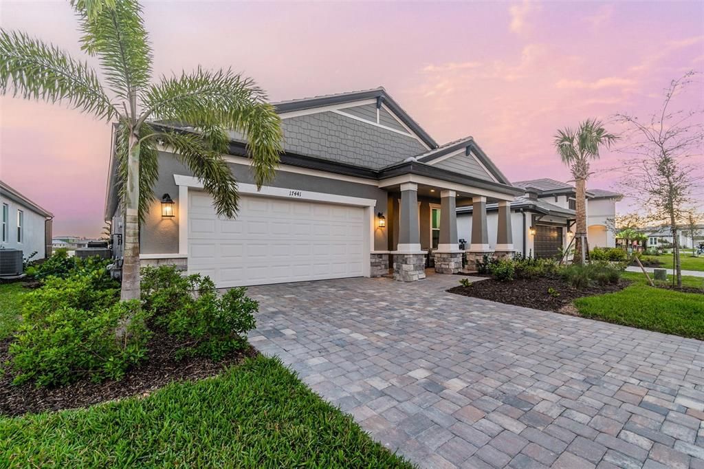 For Sale: $837,700 (3 beds, 2 baths, 2333 Square Feet)