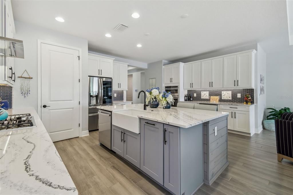 For Sale: $837,700 (3 beds, 2 baths, 2333 Square Feet)