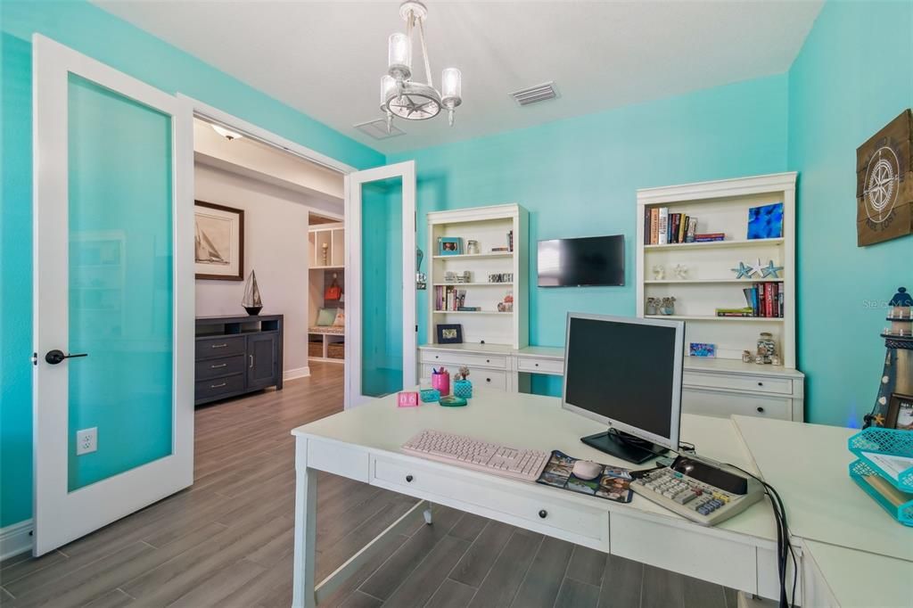 For Sale: $837,700 (3 beds, 2 baths, 2333 Square Feet)