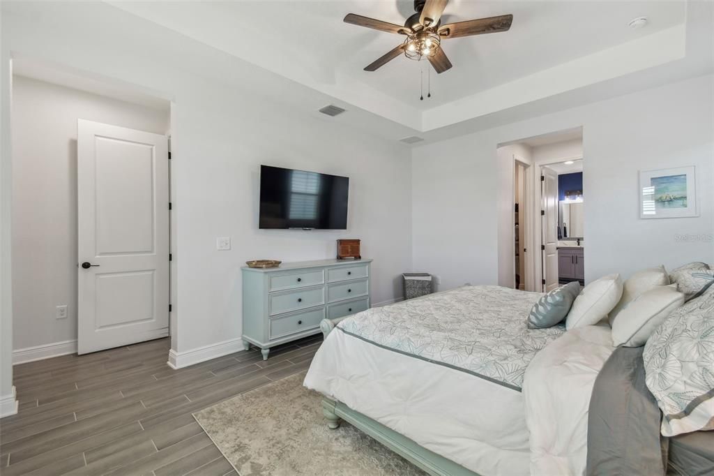 For Sale: $837,700 (3 beds, 2 baths, 2333 Square Feet)