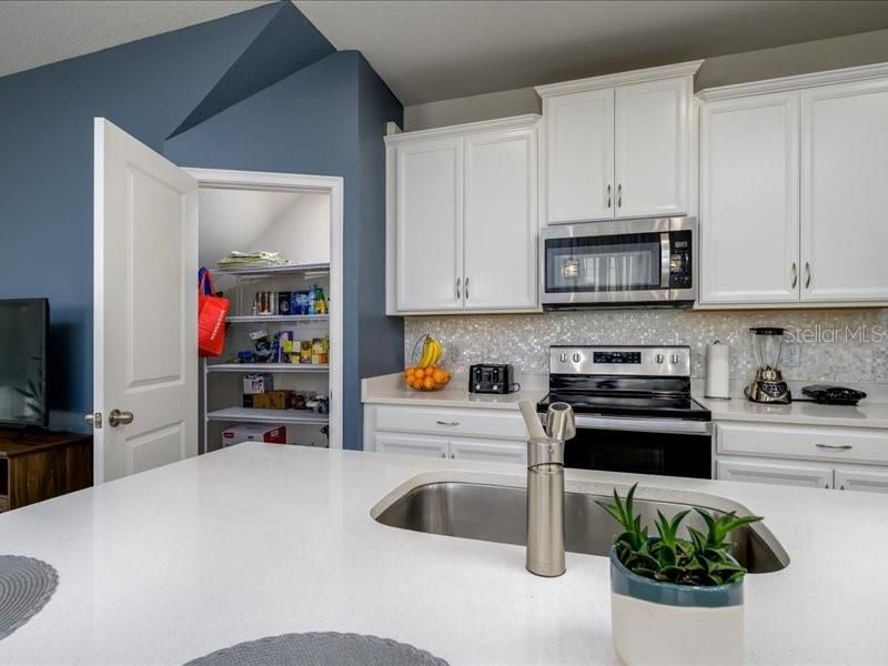 For Sale: $379,000 (3 beds, 2 baths, 1667 Square Feet)