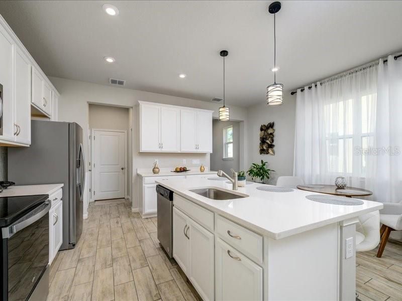 For Sale: $379,000 (3 beds, 2 baths, 1667 Square Feet)