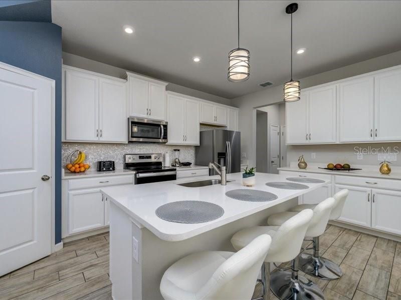 For Sale: $379,000 (3 beds, 2 baths, 1667 Square Feet)