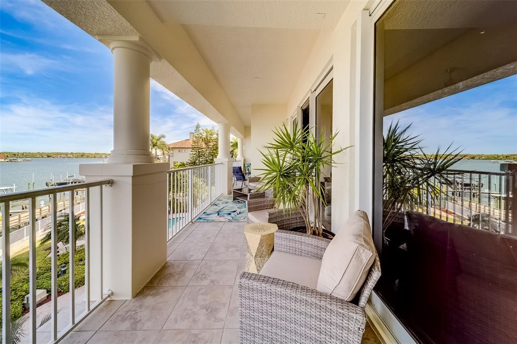 出租: $5,995 (3 贝兹, 3 浴室, 3020 平方英尺)