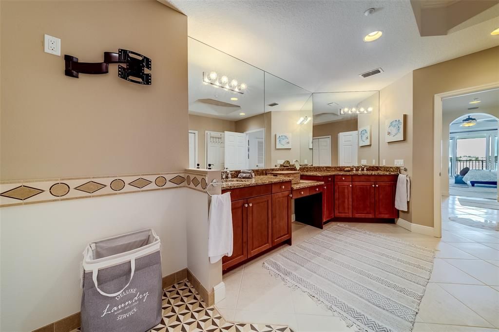 出租: $5,995 (3 贝兹, 3 浴室, 3020 平方英尺)